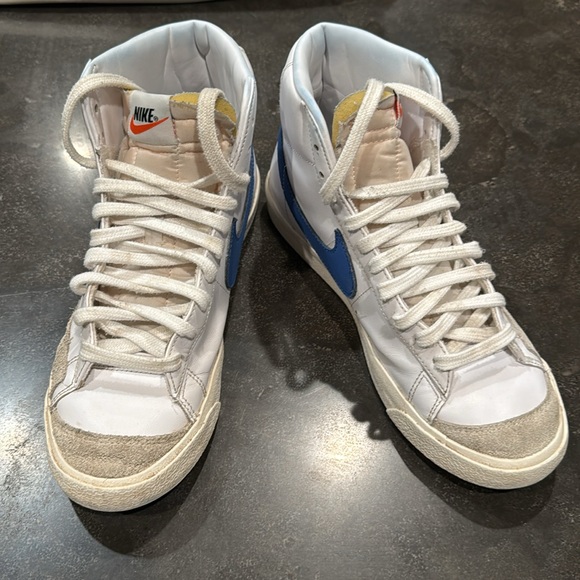 Women’s Nike Blazer Mid '77 'White Racer Blue Swoosh Sneakers - Picture 6 of 11